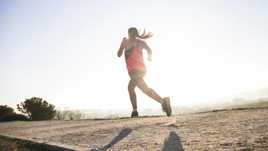 Young woman running in sunlight model released Symbolfoto PUBLICATIONxINxGERxSUIxAUTxHUNxONLY ABZF01843Young Woman RUNNING in Sunlight Model released Symbolic image PUBLICATIONxINxGERxSUIxAUTxHUNxONLY ABZF01843