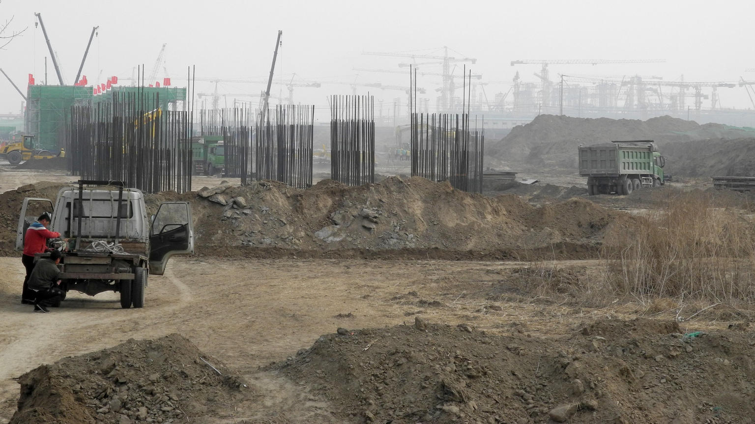 Die Baustelle des neuen Flughafens von Peking (China), etwa 60 Kilometer südlich vom Stadtzentrum, aufgenommen am 30.03.2017. Nach seiner Fertigstellung im Juli 2019 sollen jährlich 45 Millionen Passagiere abgefertigt werden. 