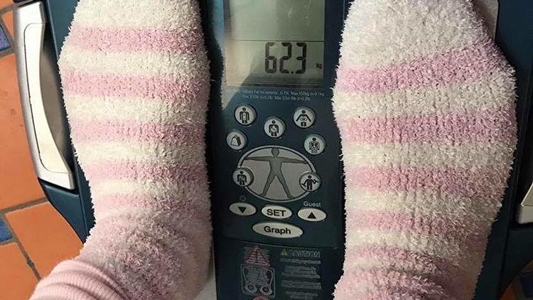Daniela Katzenberger wiegt sich