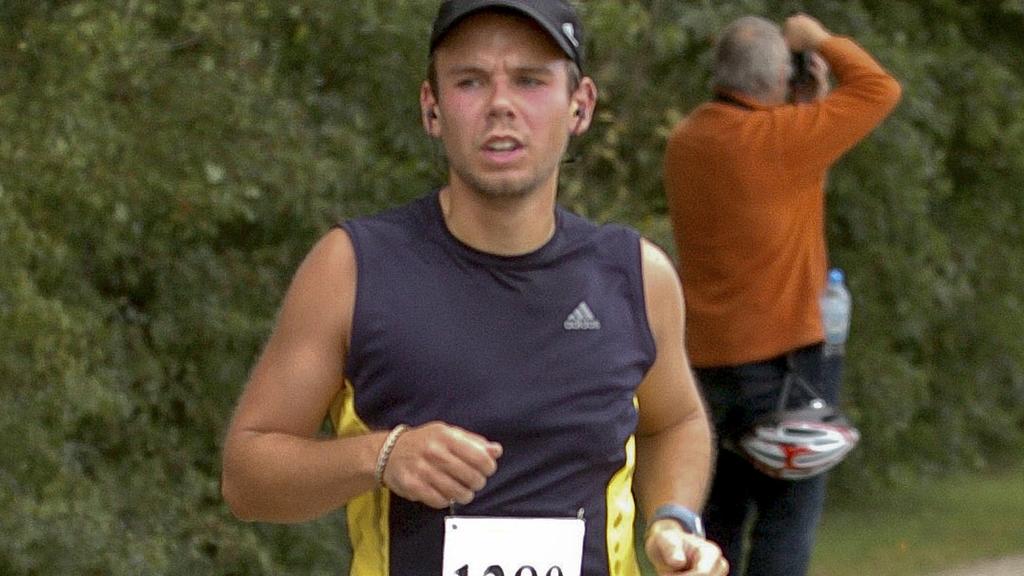 FILE PHOTO - Andreas Lubitz runs the Airportrace half marathon in Hamburg in this September 13, 2009 file photo. REUTERS/Foto-Team-Mueller/File Photo