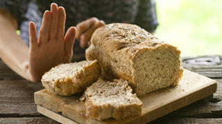 Brotsorte, Speisen, Brotlaib, Menschliche Hand, Schwarzbrot