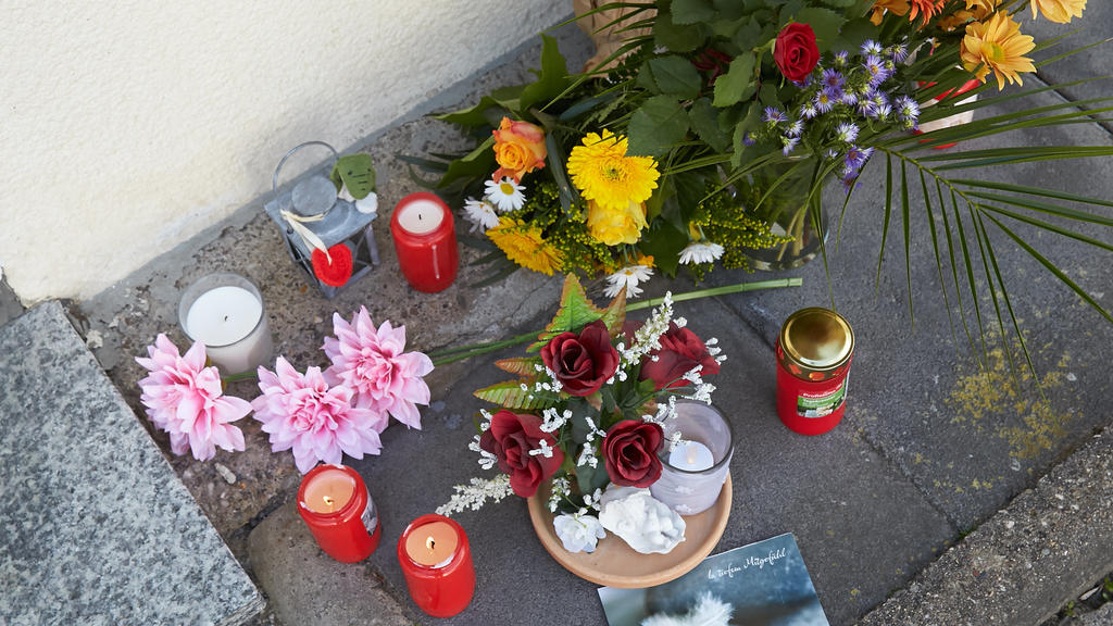 Blumen für den toten Dreijährigen