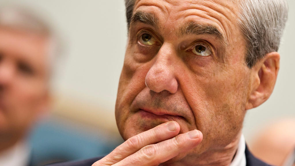 ARCHIV - Der frühere FBI-Direktor Robert Mueller am 13.06.2013 in Washington, USA. Das US-Justizministerium lässt die Vorwürfe um eine angebliche Verstrickung Donald Trumps und seines Wahlkampfteams mit Russland in einer unabhängigen Untersuchung prü