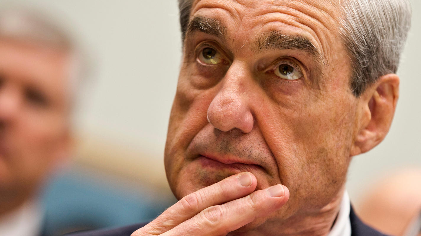ARCHIV - Der frühere FBI-Direktor Robert Mueller am 13.06.2013 in Washington, USA. Das US-Justizministerium lässt die Vorwürfe um eine angebliche Verstrickung Donald Trumps und seines Wahlkampfteams mit Russland in einer unabhängigen Untersuchung prü