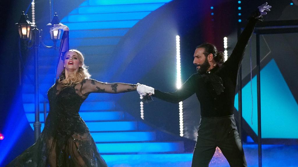 Angelina Kirsch und Massimo Sinató verzaubern im Finale von "Let's Dance" mit ihrem Freestyle.