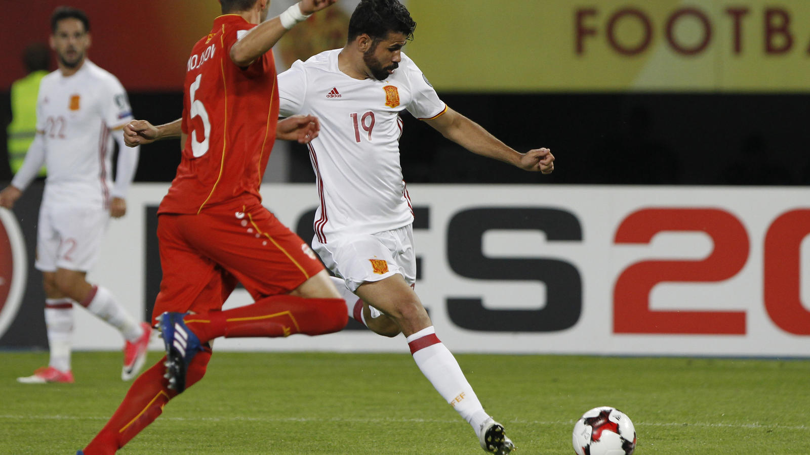 Spanien gewann in Mazedonien mit Ach und Krach