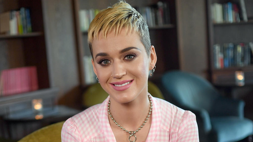 Katy Perry 2017 mit einem Pixie Cut.
