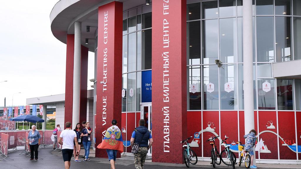 FUSSBALL FIFA Confed Cup 2017 Vorrunde in Sotchi 19.06.2017 Australien - Deutschland Das Spielort Ticketing Center in Sotschi, es herrscht wenig Andrang fuer die Restkarte fuer das erste Deutsche Spiel. PUBLICATIONxNOTxINxAUTxSUIxITAFootball FIFA Con