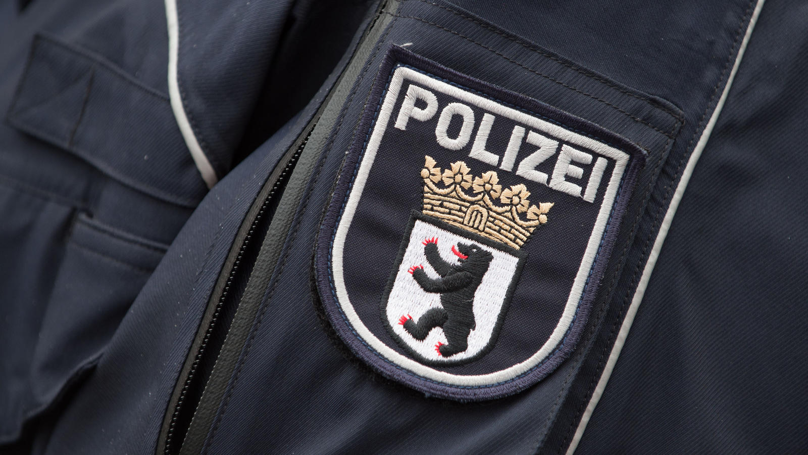 ein-berliner-polizist-soll-sich-in-seiner-freizeit-strafbar-gemacht-haben-symbolbld