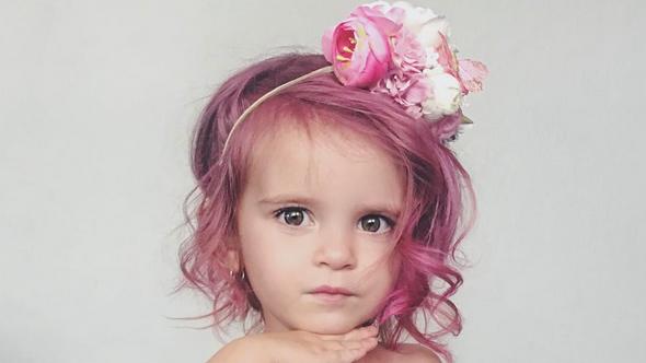 Bloggerin und Mutter Charity Grace LeBlanc färbt Tochter (2) die Haare pink