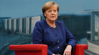 Bundeskanzlerin Angela Merkel (CDU) spricht am 16.07.2017 in Berlin im ARD-Sommerinterview. Foto: Maurizio Gambarini/dpa +++(c) dpa - Bildfunk+++