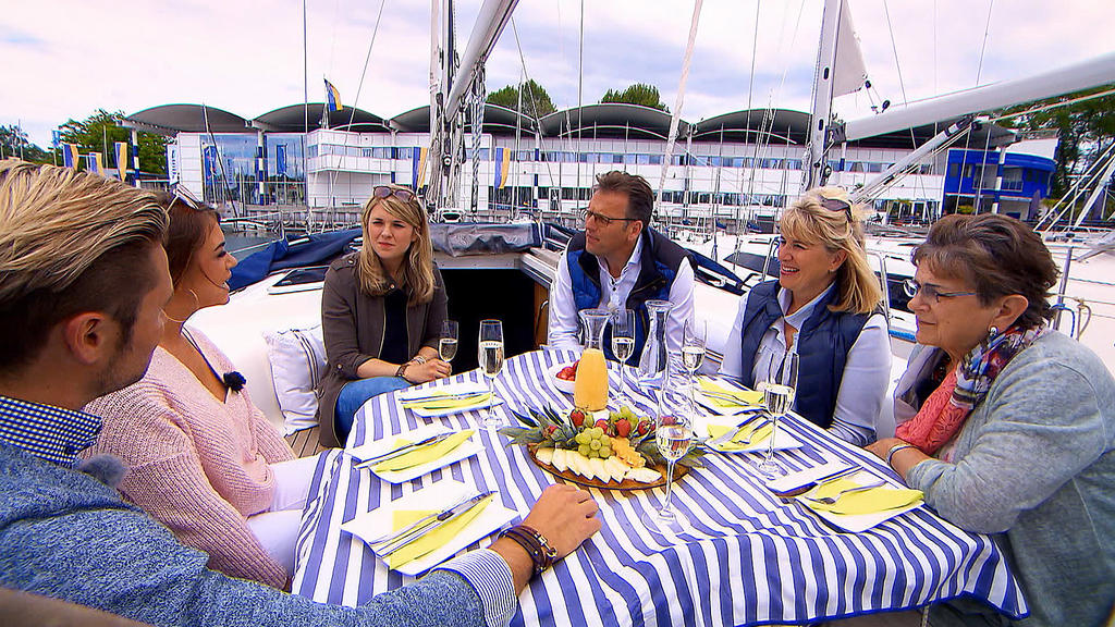 Johannes Familie nimmt Jessica unter die Lupe.