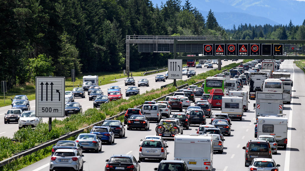 Der Verkehr auf den Autobahnen hat durch das vermehrte Arbeiten von Zuhause aus nachgelassen.