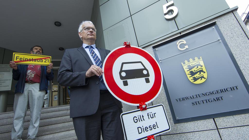 Das Verwaltungsgericht Stuttgart hat im Prozess um die Luftreinhaltung in Stuttgart der Deutschen Umwelthilfe recht gegeben.Die Richter verlangen schnellstmögliche Maßnahmen für eine bessere Luftreinhaltung. Jürgen Resch von der DUH. Stuttgart-Umwelt