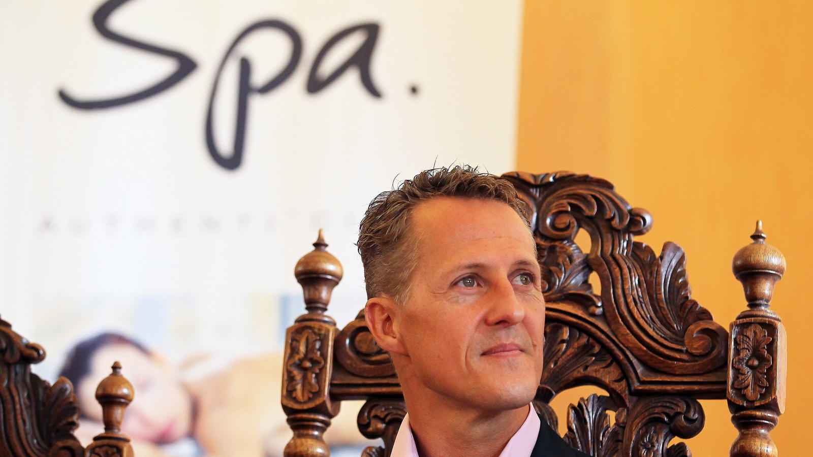 epa03374828 German Formula One driver Michael Schumacher of Mercedes AMG attends a ceremony to become honorary citizen of the city of Spa, Belgium, 30 August 2012. Michael Schumacher was appointed honorary citizen of the city of Spa in celebration of