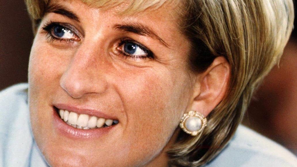 Diana blickt am 27.05.1997 in London (Großbritannien) lächelt zur Seite. 