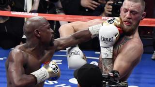Aug 26,2017. Las Vegas NV. ( IN blk-gld trunks) Floyd Mayweather Jr.goes 10 rounds with Conor McGregor Saturday at the T-Mobile arena in Las Vegas. Floyd Mayweather Jr. took the win by TKO as the fight was stop in the 10th round. This was Floyd s last fight ending it at 50 wins..Photos by /LA DailyNews/SCNG/ZumaPress. Mayweahter -McGregor- FIGHT NIGHT PUBLICATIONxINxGERxSUIxAUTxONLY - ZUMAbl1_ 79900413st Copyright: xGenexBlevinsxAug 26 2017 Las Vegas appt in blk GLD trunks Floyd Mayweather JR goes 10 Rounds with Conor McGregor Saturday AT The T Mobile Arena in Las Vegas Floyd Mayweather JR took The Win by TKO AS The Fight what Stop in The 10th Round This what Floyd s Load Fight Ending It AT 50 Wins Photos by La Daily News SCNG ZUMAPRESS Mayweahter McGregor Fight Night PUBLICATIONxINxGERxSUIxAUTxONLY ZUMAbl1_  Copyright  