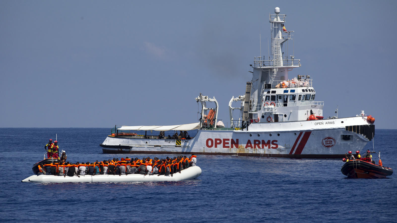 Im Mittelmeer sind immer weniger Rettungshelfer unterwegs - ist das der Grund für den Rückgang?