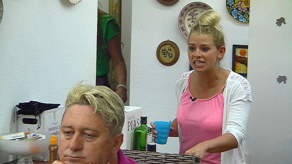Saskia Atzordt fühlt sich von ihrem Nico Schwanz verraten.