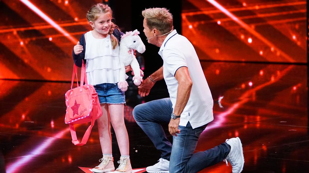 Vor Valentina geht sogar Dieter Bohlen auf die Knie.