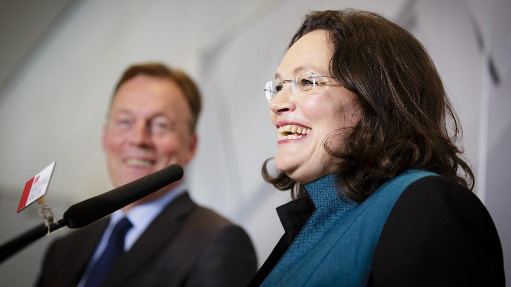 Die neue Vorsitzende der SPD-Bundestagsfraktion, Andrea Nahles, gibt gemeinsam mit ihrem Vorgaenger Thomas Oppermann ein Pressestatement. 27.09.2017, Berlin. Berlin Deutschland *** the New Chairman the SPD Federal parliamentary group Andrea Nahles gi