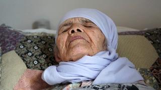 Die 106-jährige Bibihal Uzbeki ist schwer krank.