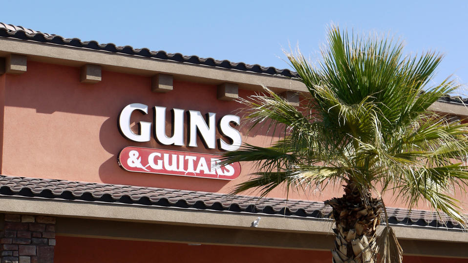 Der Waffenladen «Guns and Guitars» am 03.10.2017 in Mesquite, Nevada, USA. Stpehen Paddock, der Todessschütze von Las Vegas, hat nach Angaben des Managers des Ladens einige seiner Waffen hier erworben. Nach dem tödlichen Massaker von Las Vegas stellt