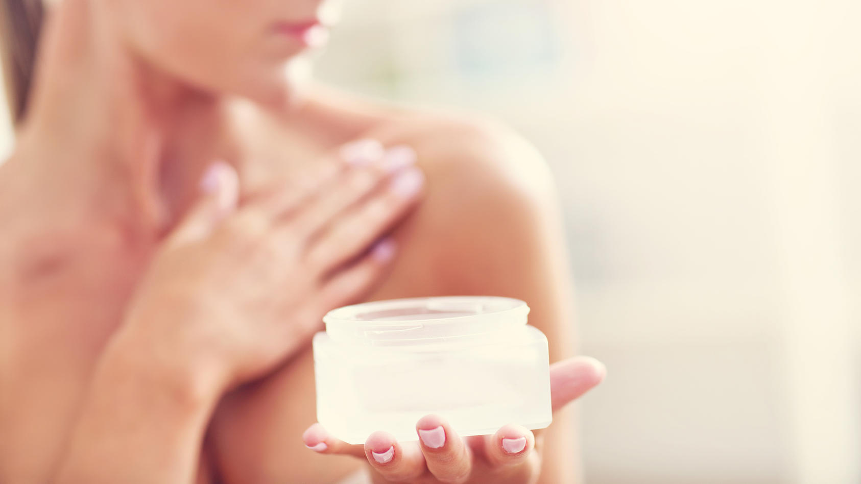auf-ole-peelings-und-parfum-sollten-betroffene-wahrend-und-kurz-nach-einem-sonnenbrand-besser-verzichten