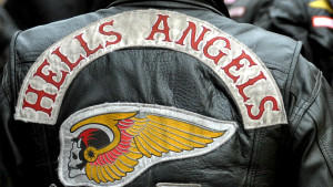 Nach einer Großrazzia gegen die Rockergruppe Hells Angels wurden auch fünf Polizisten suspendiert.