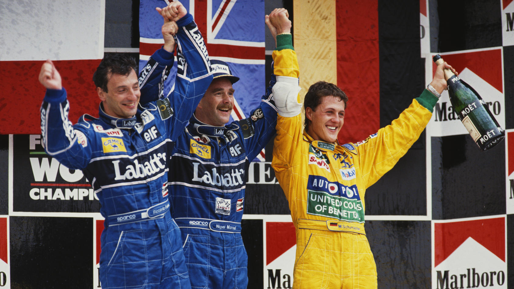 In Mexiko-Stadt: Michael Schumacher (r.) steht 1992 erstmals auf dem Formel-1-Podium