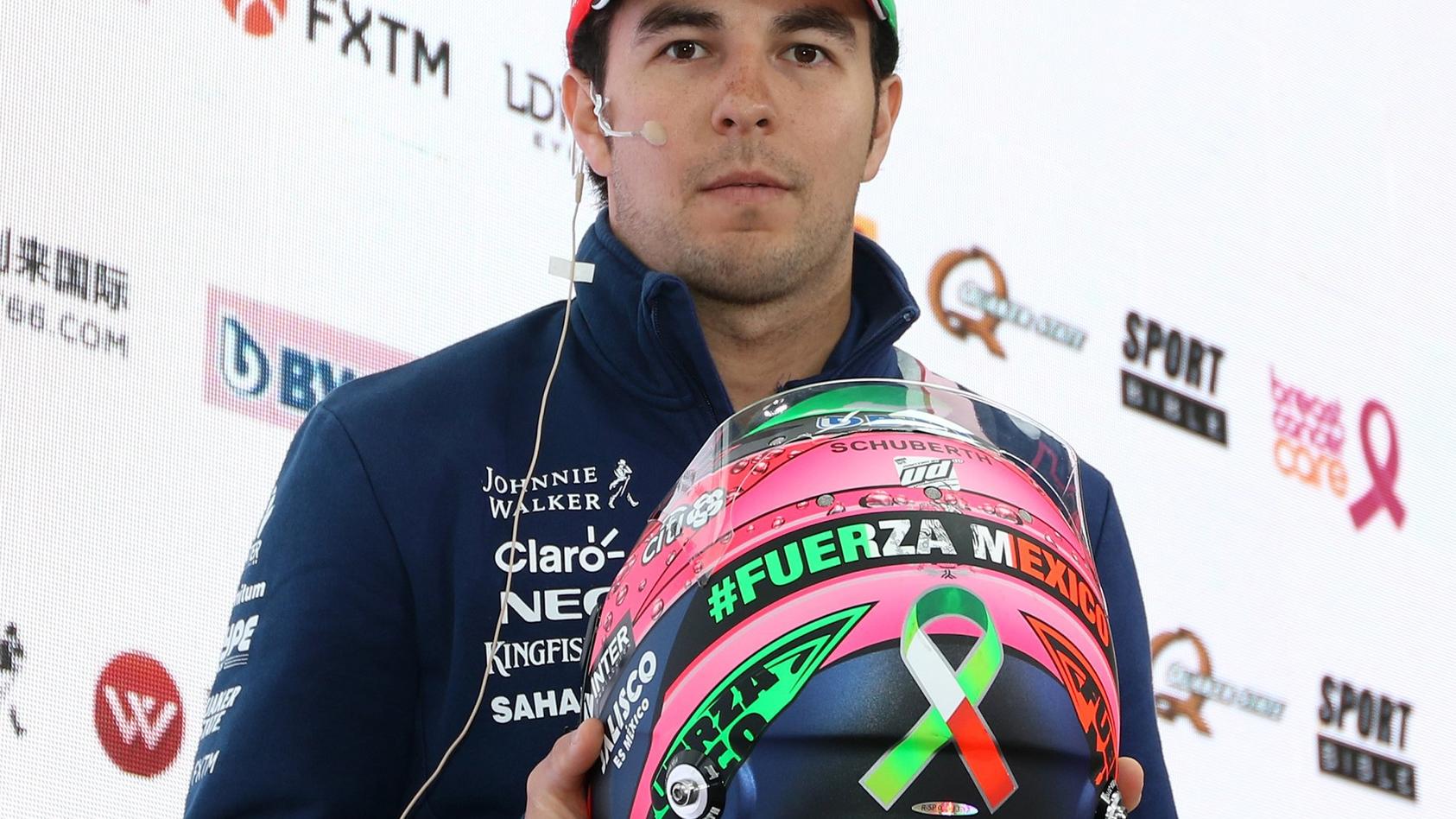Sergio Perez widmet seinen Helm seinem Land.