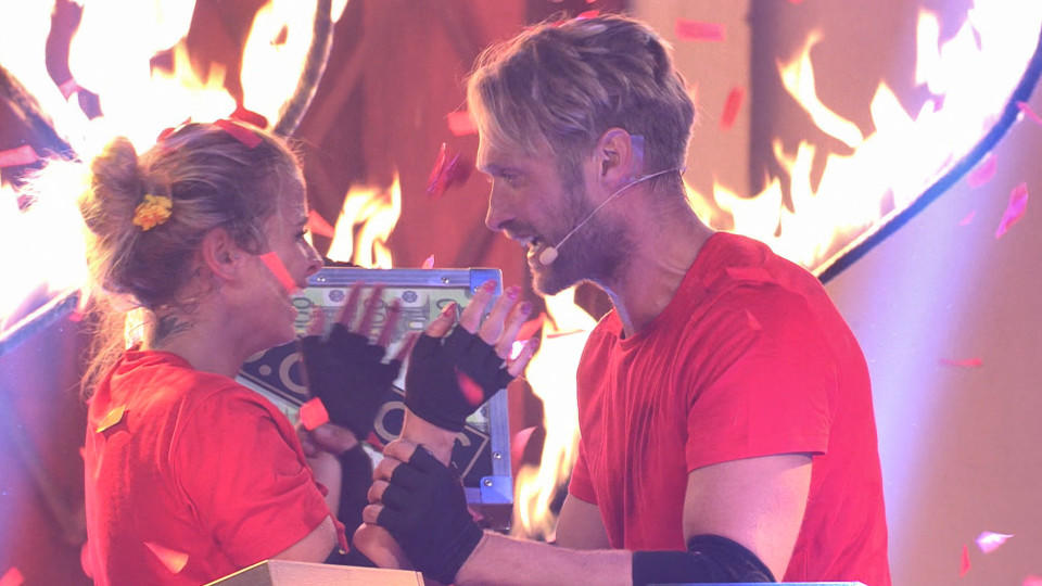 So sehen glückliche Gewinner aus: Saska Atzerodt und Nico Schwanz sind die Sommerhaus-Sieger.