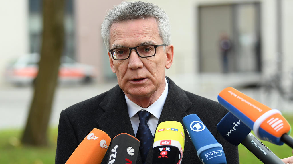 Bundesinnenminister Thomas de Maiziere (CDU) gibt am 31.10.2017 in Lutherstadt Wittenberg (Sachsen-Anhalt) am Rande des Festakts des 500. Jahrestag des Beginns der Reformation ein Statement zur Festnahme eines Syrers in Schwerin. Ein Syrer ist in Sch