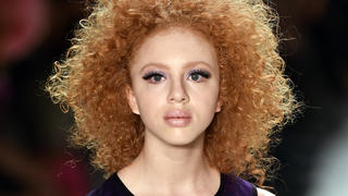 ARCHIV - Anna Ermakova, Tochter von Boris Becker, präsentiert am 20.01.2015 bei der Mercedes-Benz Fashion Week in Berlin Mode von Riani. (zu dpa: "Anna Ermakova interessiert sich für Kunstgeschichte" vom 01.04.2017) Foto: Jens Kalaene/dpa-Zentralbild/dpa +++(c) dpa - Bildfunk+++
