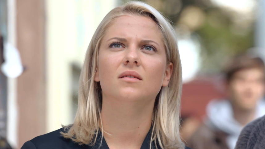 GZSZ: Sunny will Jo Gerner das Blitzer-Foto stehlen