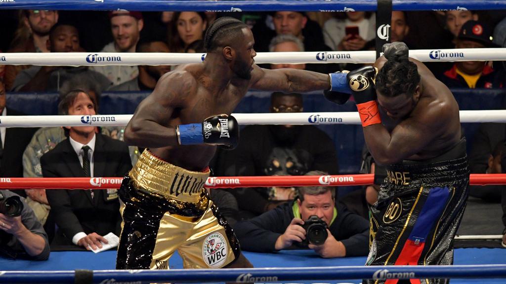 November 4, 2017 - Brooklyn, New York, USA - DEONTAY WILDER (gold trunks) and BERMANE STIVERNE battle in a heavyweight title bout at the Barclays Center in Brooklyn, New York. Boxing 2017 - Deontay Wilder Defeats Bermane Stiverne by 1st Round TKO PUB