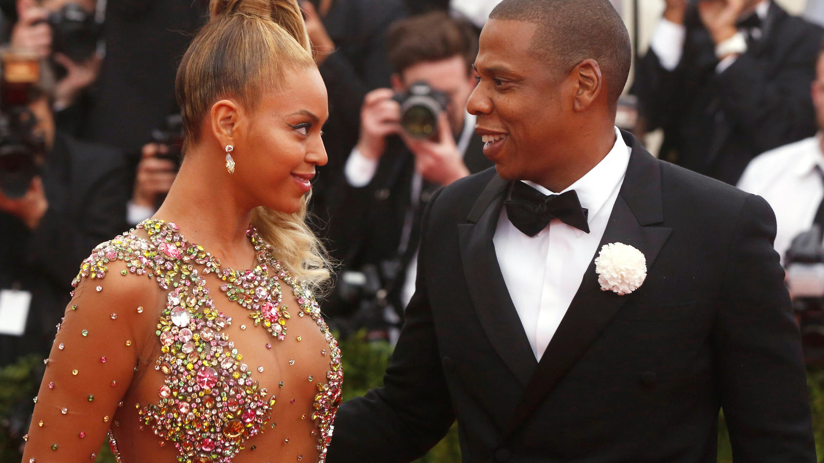 FILE PHOTO - Beyonce arrives with husband Jay-Z at the Metropolitan Museum of Art Costume Institute Gala 2015 celebrating the opening of "China: Through the Looking Glass," in Manhattan, New York, U.S. on May 4, 2015.   REUTERS/Lucas Jackson/File Pho