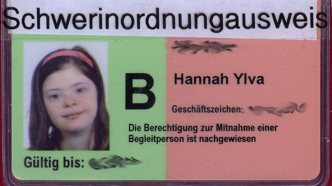 Hamburg folgt dem Beispiel der Schülerin Hannah und stellt einen echten "Schwer-in-Ordnung-Ausweis" für einen Jungen aus. 