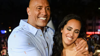 Dwayne The Rock Johnson und seine Tochter Simone Johnson auf der Welt-Premiere von 'Baywatch' im Mai 2017 in Miami, Florida.