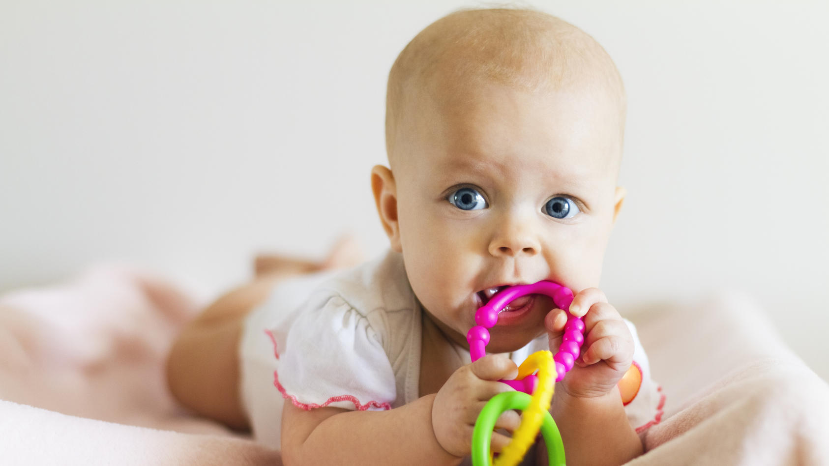 Babyspielzeug ab 6 Monaten: Worauf sollten Eltern achten?