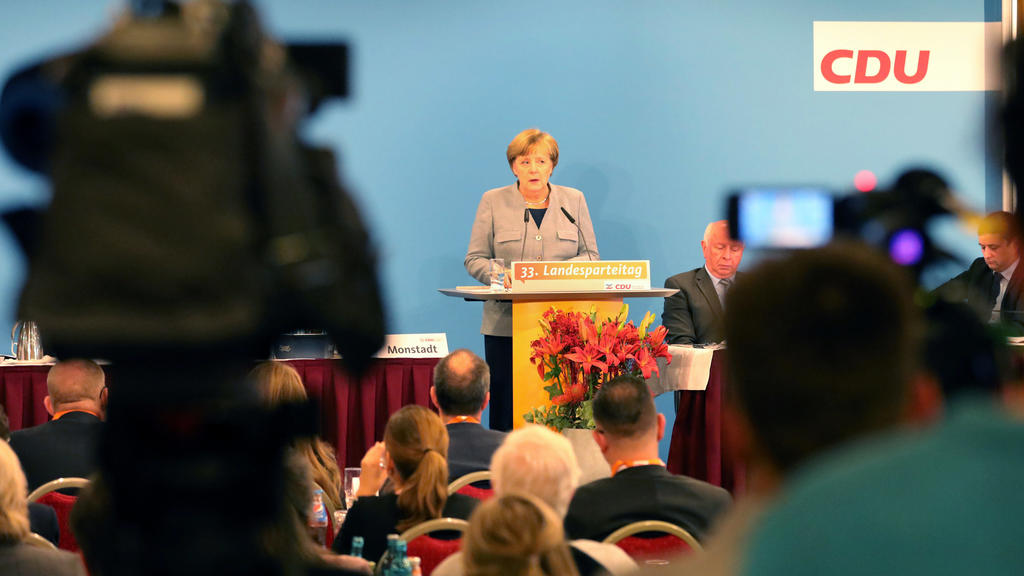 Die CDU-Bundesvorsitzende Angela Merkel spricht am 25.11.2017 auf dem CDU-Landesparteitag in Kühlungsborn (Mecklenburg-Vorpommern). Die Landes-CDU will auf ihrem Parteitag über ihr neues Grundsatzprogramm zu beraten. (zu "Nordost-CDU berät über Grund