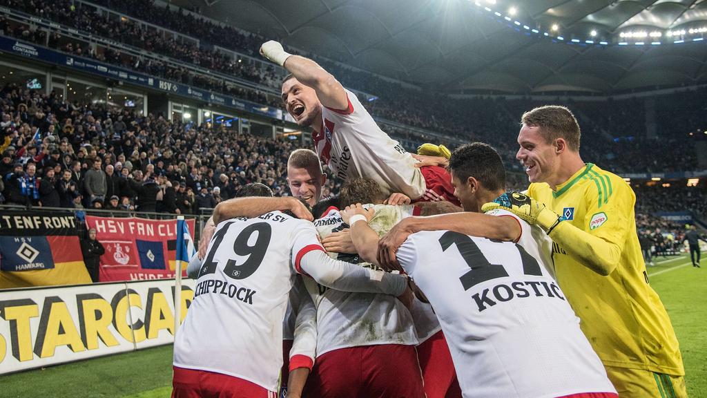 26.11.2017, xfux, Fussball 1.Bundesliga, Hamburger SV - TSG 1899 Hoffenheim, emspor, v.l. Jonas Behounek (Hamburger SV), Kyriakos Papadopoulos (Hamburger SV) und Spieler vom Hamburger SV / HSV Torjubel, Goal celebration, celebrate the goal zum 3:0 Ha