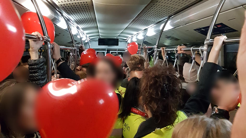 Air-Berlin-Mitarbeiter im Crew-Bus