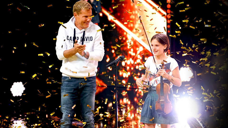 Dieter Bohlen applaudiert der kleinen Allegra.