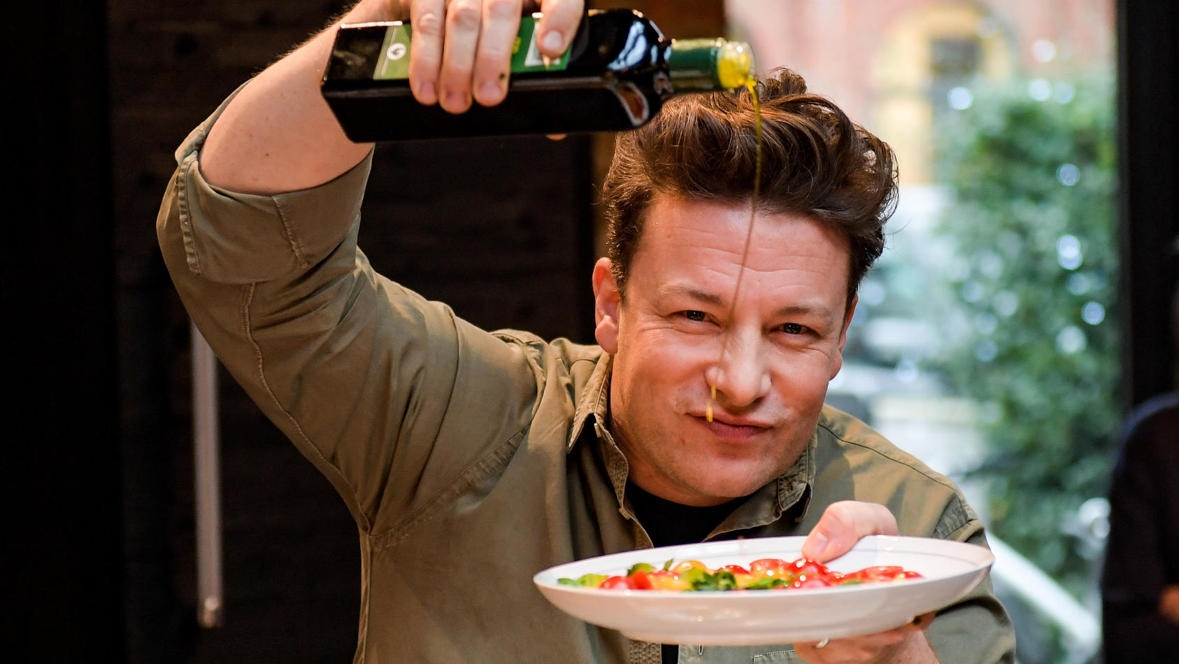 Jamie Oliver bietet sich als Koch für Prinz Harrys und Meghan Markles Hochzeit an