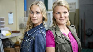 Die "Beste Schwestern"-Hauptdarstellerinnen Sina Tkotsch (l.) und Mirja Boes