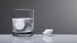 Wissenschaftler der Universität Belfast fanden heraus, dass Aspirin auch bei Zahnverfall helfen kann