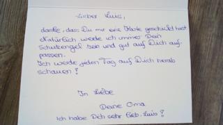 Bei der Beerding schrieb Luis eine Postkarte an seine Oma - und  bekam eine Antwort.
