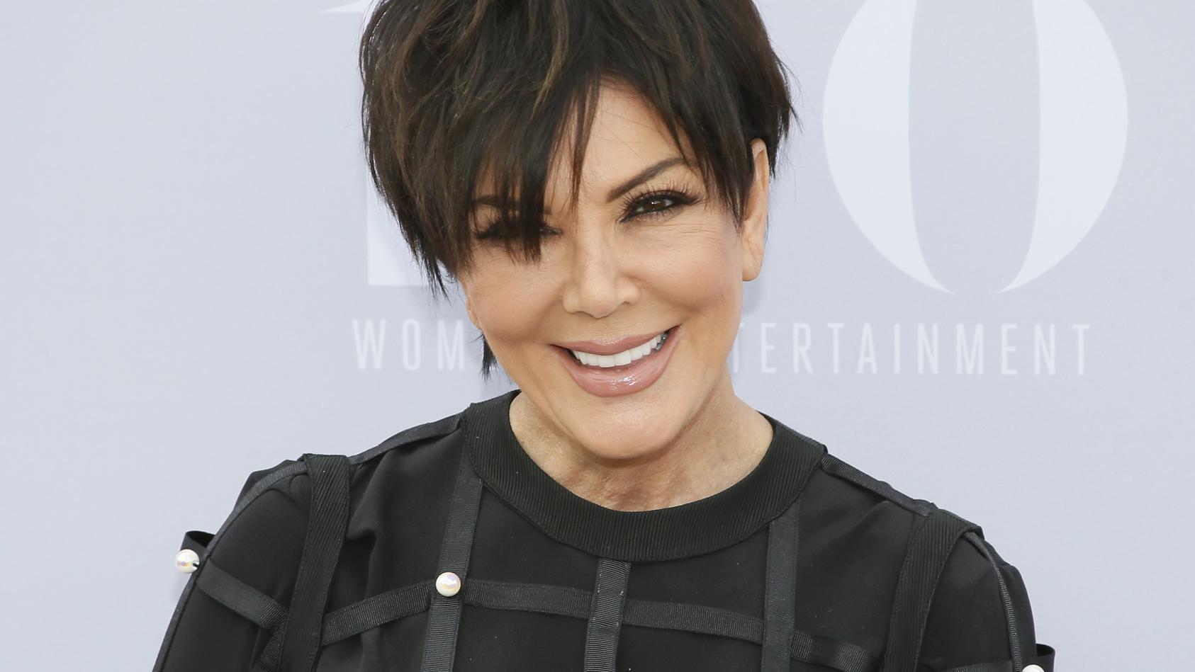 Kris Jenner perfekt gestylt und frisiert - so wie man sie üblicherweise kennt. Jetzt zeigte sich die 63-Jährige bei Instagram ganz natürlich.