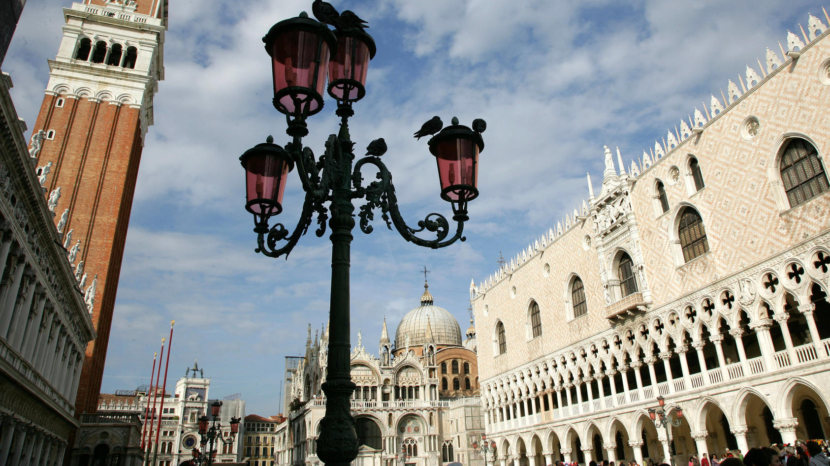 Der Markusplatz ist eine Attraktion in Venedig, aber essen sollte man da vielleicht besser nicht.